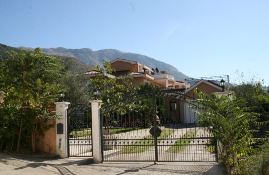 Kavac near Kotor &#8211; Family Villa &#8211; Sea vieuw -Swimming pool