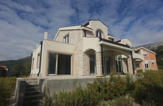 Herceg Novi &#8211; House in the village of Mojdez